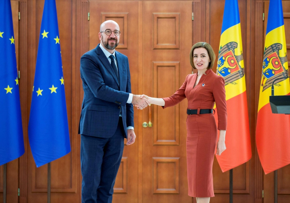 Charles Michel tapasi Moldovassa presidentti Maia Sandun ja vakuutti EU:n tukea Moldovalle. Lehtikuva/AFP