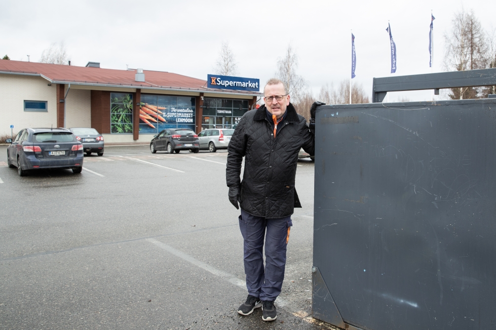 Lehmon K-supermarketin pihalle on varattu tilaa muovinkeräyspisteelle. Kauppias Kai-Heikki Pennasen mukaan kasvavalla ja omakotitalovoittoisella alueella sille olisi tarvetta.