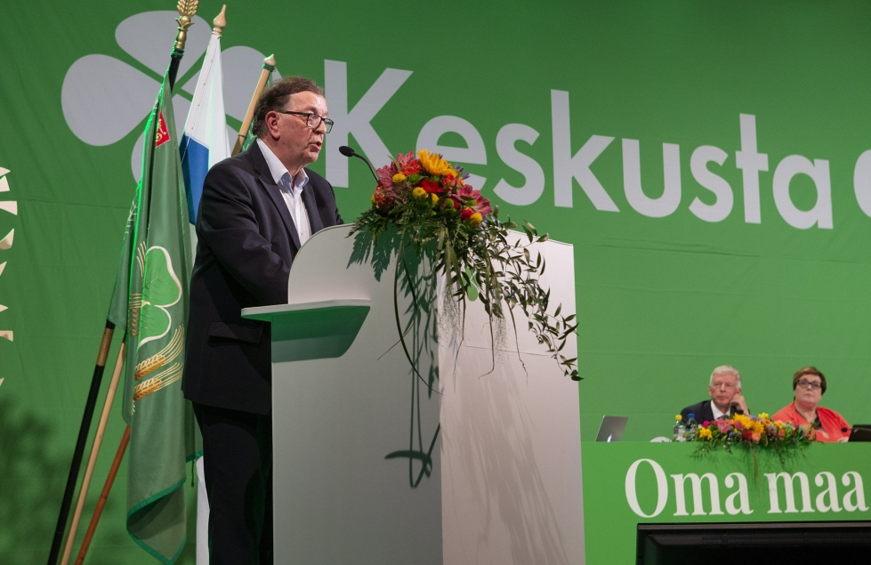 Puoluekokouksessa Väyrysen johtama kaksikielinen piiri esitti uuden periaateohjelman valmistelemista puolueelle. Kuva eiliseltä. LEHTIKUVA / Lauri Heino
