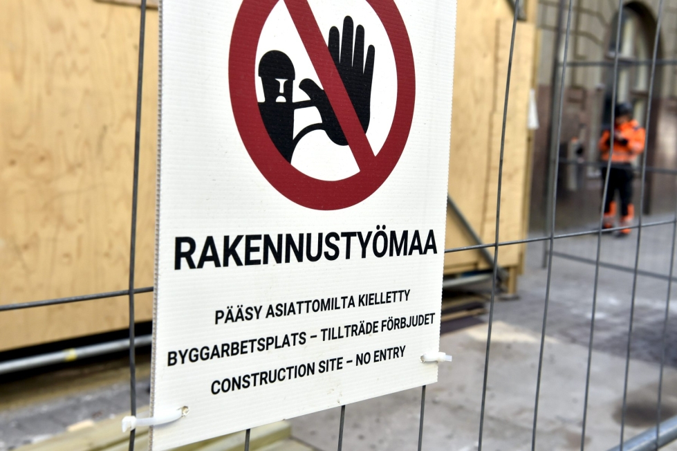 Eniten puutteita palkoissa ilmeni rakennus- ja ravintola-aloilla. Arkistokuva. LEHTIKUVA / Jussi Nukari