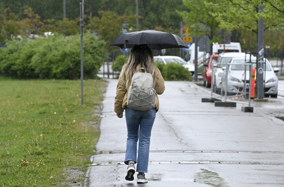 Viikonloppu jatkuu epävakaana, ja sunnuntaina sateita on odotettavissa suuressa osassa maata. LEHTIKUVA / Heikki Saukkomaa