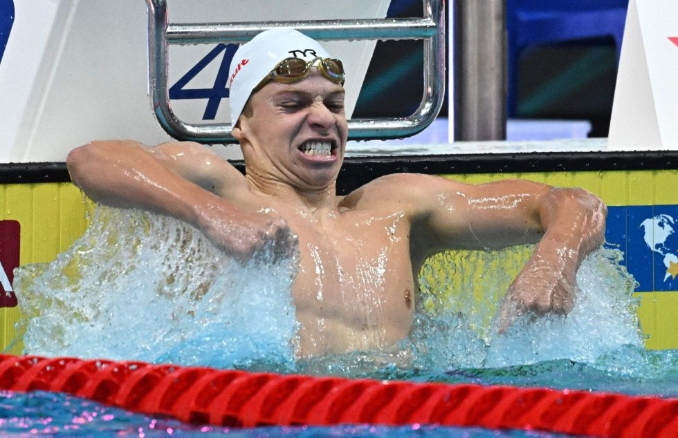 Léon Marchand järisytti lauantaina uintimaailmaa Budapestin pitkän radan MM-kisoissa. LEHTIKUVA/AFP