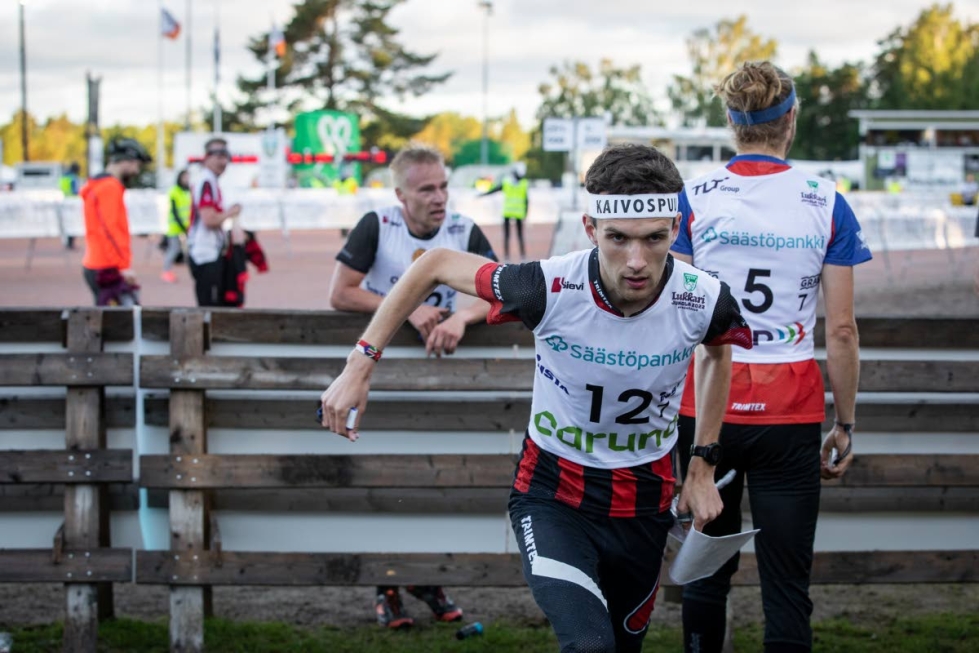 Lauri Nenonen lähetti Tomas Krivdan ankkuriosuudelle. Jukolan pisimmälle, 16,8 kilometrin osuudelle Krivda lähti sijalta viisi tuoden joukkueen maaliin viidentenä.