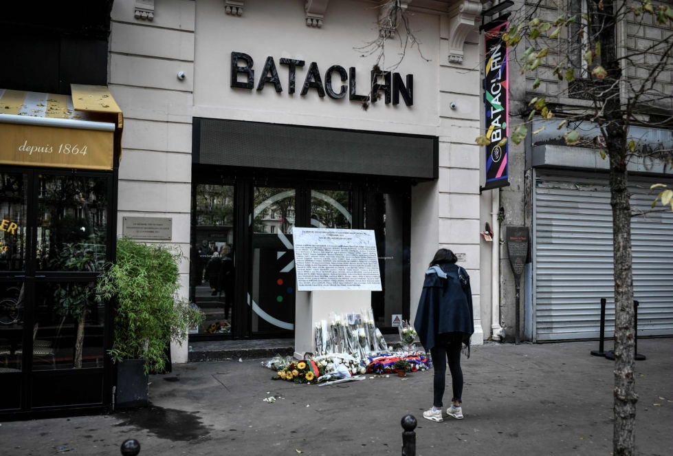 Ääri-islamilaisten hyökkääjien vuoden 2015 marraskuussa tekemissä iskuissa Bataclan-konserttisaliin sekä baareihin ja ravintoloihin kuoli yli 130 ihmistä. LEHTIKUVA/AFP