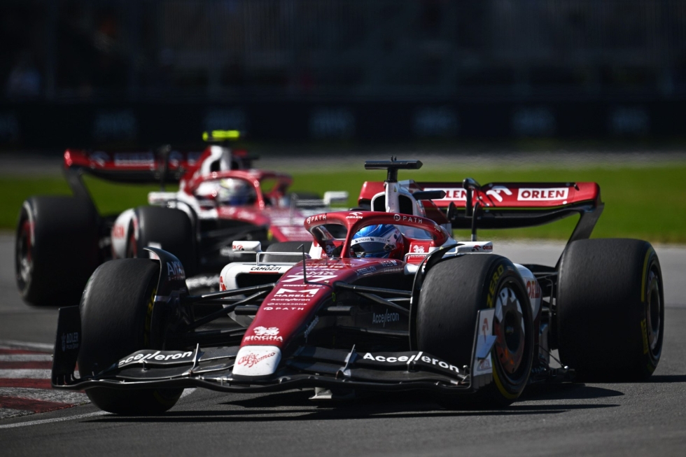Alfa Romeon Bottas ja Zhou nousivat sijoille seitsemän ja kahdeksan. Lehtikuva/AFP