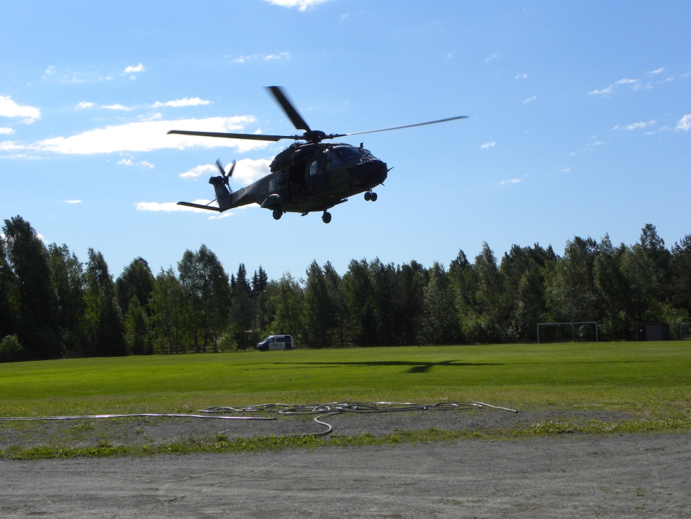 Arkistokuvassa Puolustusvoimien NH90-helikopteri.