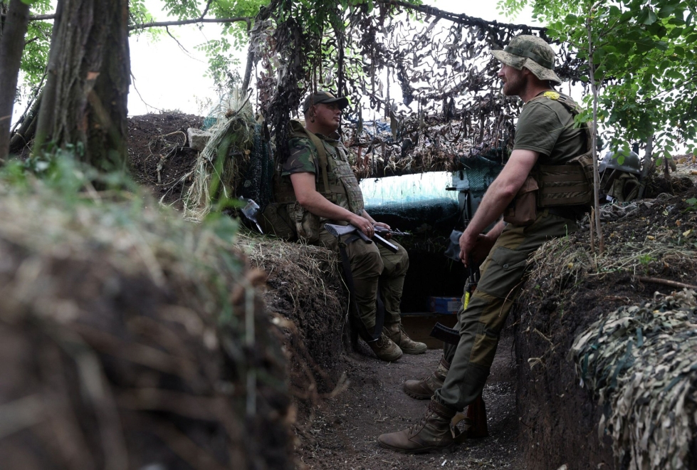 Ukrainalaissotilaita Donetskissa lauantaina. LEHTIKUVA/AFP