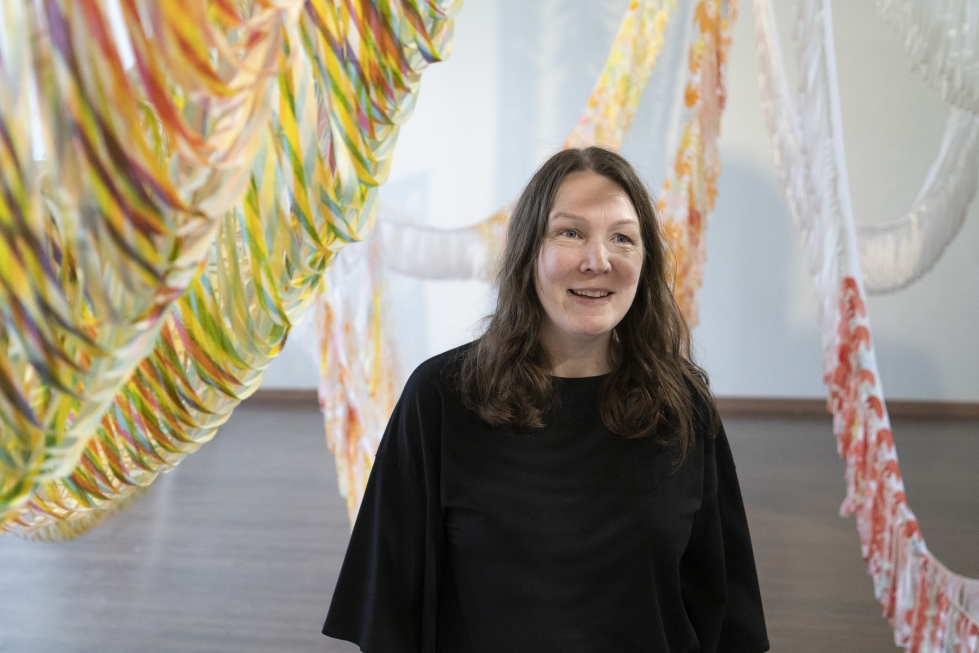 Johanna Pöykkö tavoittelee taiteellaan ajatusta suojasta ja suojautumisen tarpeesta. 