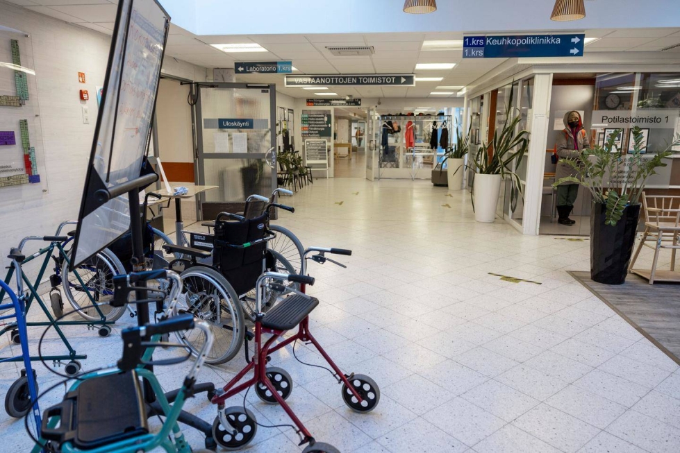 Sairaalat ja terveyskeskukset ovat yhteiskunnan huoltovarmuuden kannalta elintärkeitä tiloja, muistuttaa muutosjohtaja Ville-Veikko Ahonen valtiovarainministeriöstä.