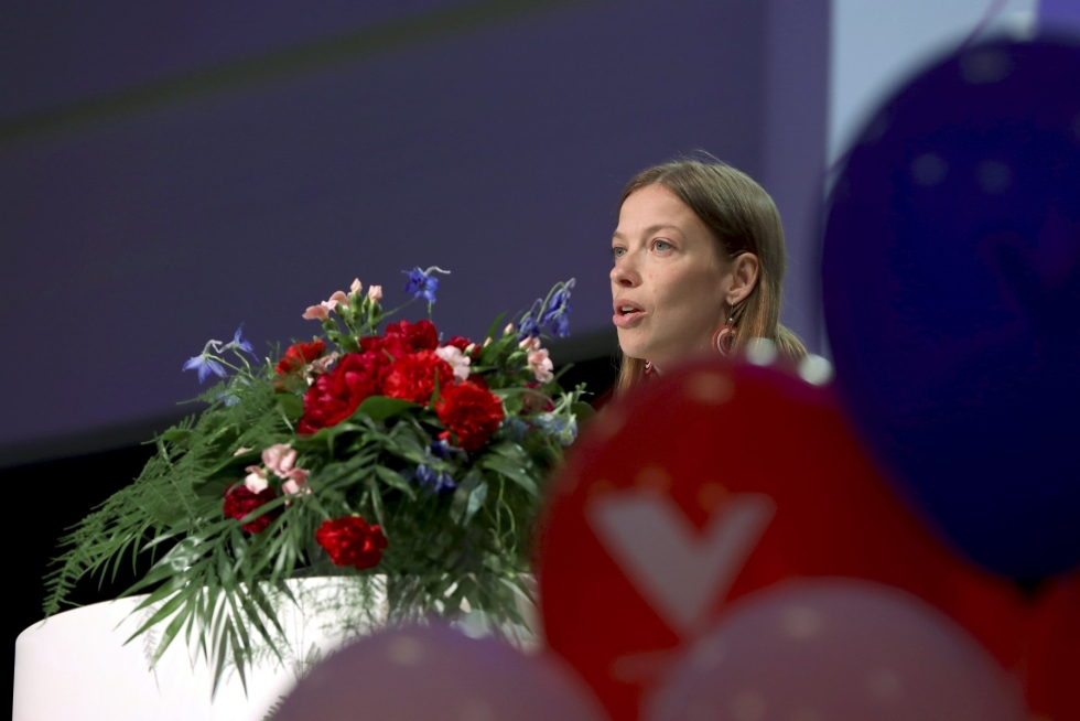 Puheenjohtaja Li Andersson puhui vasemmistoliiton puoluekokouksessa Porissa tänään. LEHTIKUVA / JUSSI PARTANEN