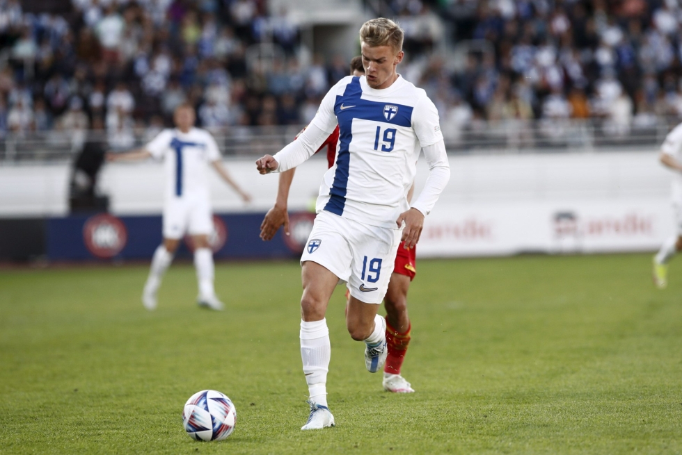 Marcus Forss loukkaantui tiistaina Montenegro-ottelussa Helsingin Olympiastadionilla  LEHTIKUVA / RONI REKOMAA