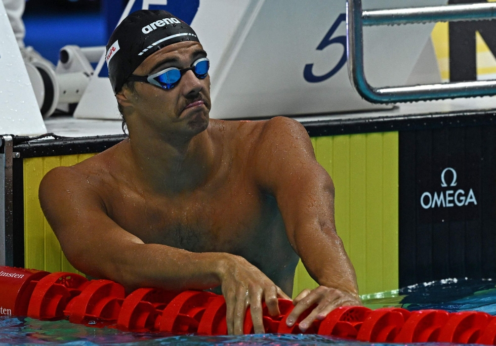 Italian Thomas Ceccon voitti Budapestin MM-kilpailuissa miesten 100 metrin selkäuinnissa kultaa ME-ajalla. LEHTIKUVA/AFP