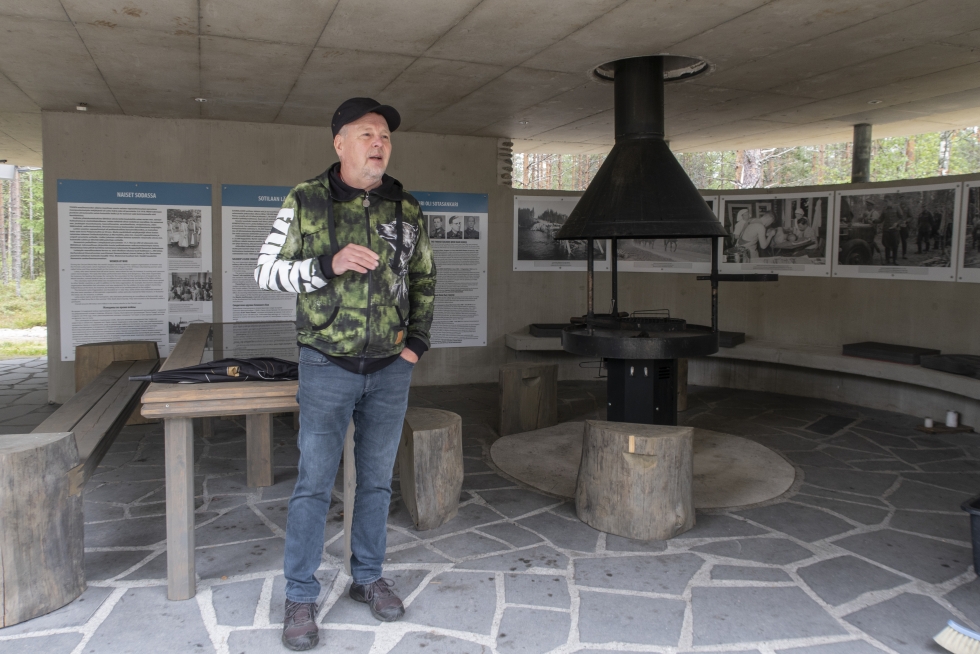 Timo Karhu kiittelee sitä, että Ilomantsissa paikalliseen historiaan tutustuminen on tehty ulkopaikkakuntalaiselle helpoksi.