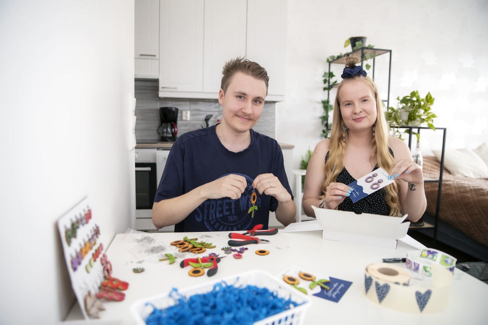 Santeri Seppäsen ja Elina Ryynäsen yrityksen tavoitteena on keskittyä tuotteiden vastuullisuuteen, kotimaisuuteen ja tyyliin luoden näin pitkäaikaisia asusteita.