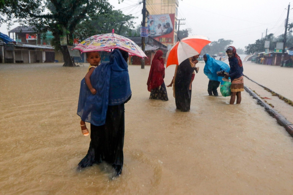 Tulvat ovat pahentuneet viikonloppuna muun muassa Bangladeshin koillisosassa sijaitsevan Sylhetin alueella. LEHTIKUVA/AFP