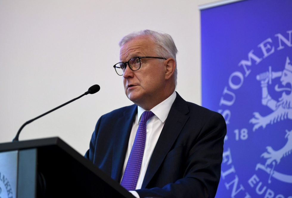 Pääjohtaja Olli Rehn esitteli Suomen Pankin talouden ennustetta tiedotustilaisuudessa Helsingissä. LEHTIKUVA / ANNI ÅGREN