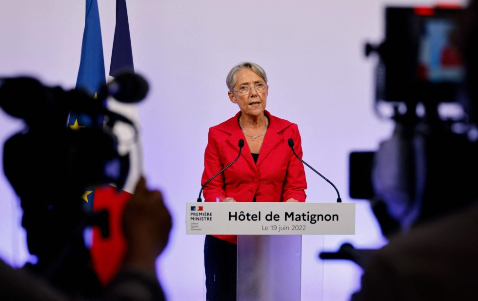 Ranskan pääministerin Elisabeth Bornen mukaan LREM-puolue alkaa etsiä ratkaisua toimivan enemmistö muodostamiseksi heti maanantaina. LEHTIKUVA / AFP