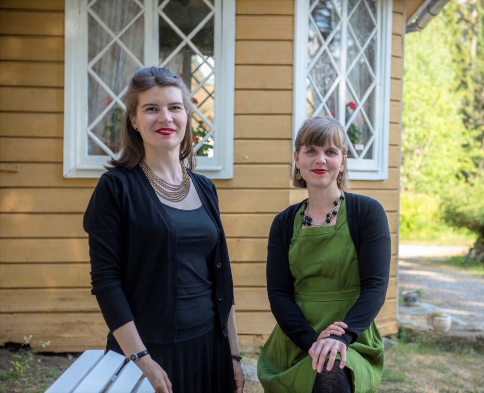 Viliina Silvonen (vas.) ja Emmi Kuittinen ovat voimanaisia Kyynelkanavat-tapahtuman taustalta.
