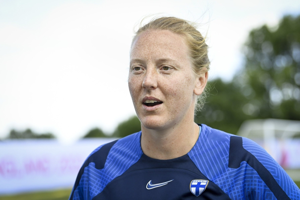 Westerlund on jo toinen koronasta kärsivä naisten jalkapallomaajoukkueen puolustaja. Lehtikuva / Emmi Korhonen