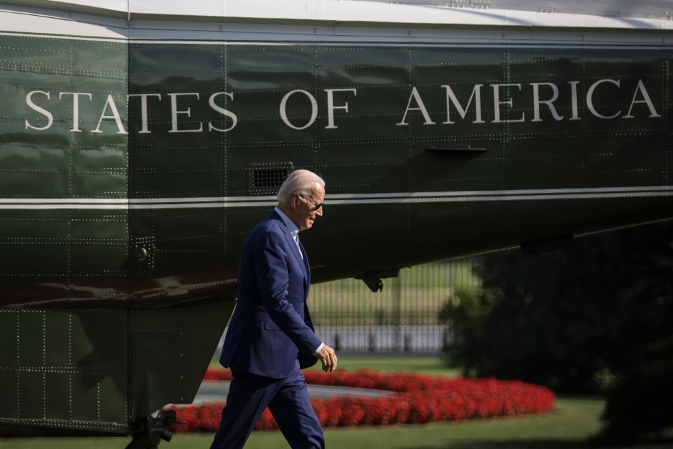 Taloushuolet ovat nakertaneet presidentti Joe Bidenin suosiota. LEHTIKUVA/AFP