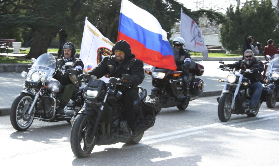 Pakotelistalle on lisätty myös moottoripyöräkerho Yön sudet, joka tunnetaan Vladimir Putinin tukijoina. LEHTIKUVA / JUSSI NUKARI