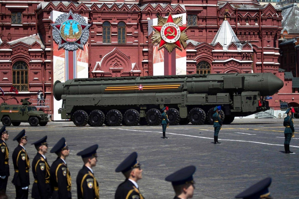 Venäjällä on tapana esitellä ydinkärkiään ja niiden laukaisujärjestelmiä esimerkiksi sotilasparaateissaan.