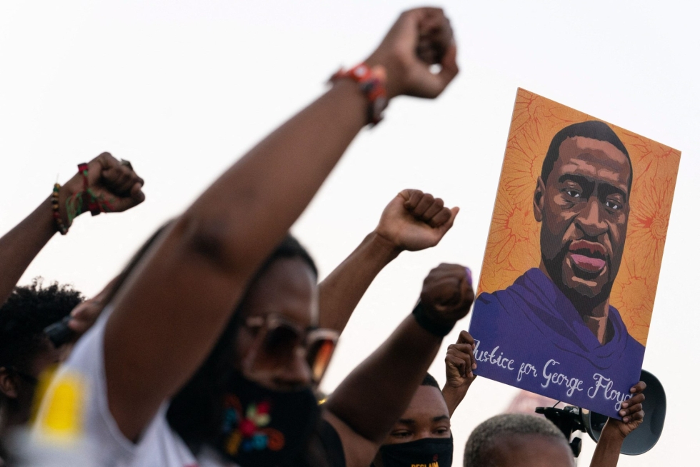 Mustaihoisen George Floydin kuolema poliisien käsissä toukokuussa 2020 herätti mielenosoituksia kaikkialla Yhdysvalloissa. Arkistokuva. LEHTIKUVA/AFP