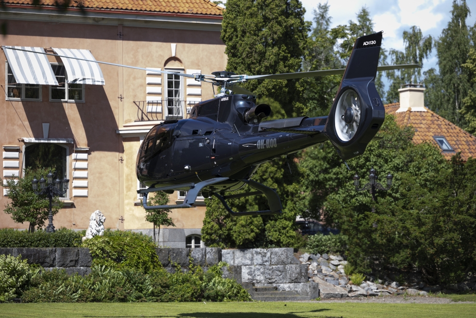 Viime perjantaina yksi ­Citycopterin koptereista laskeutui Schaumanin linnan pihalle. Jutussa mainitut Citycopter ja Rotorway löytyvät Traficomin listalta, joka kertoo Suomen lentotoiminta- ja liikenneluvan haltijat.