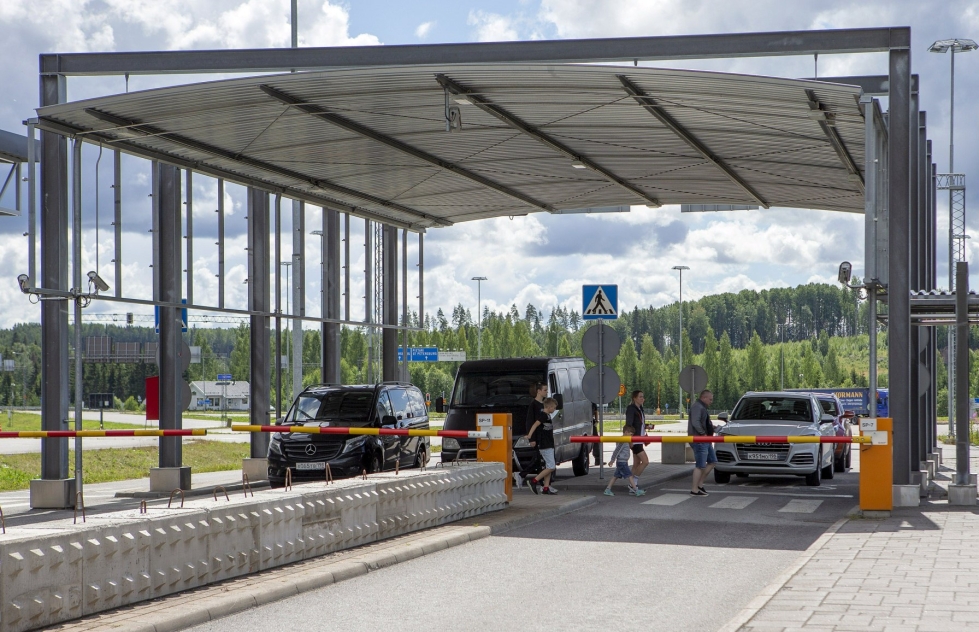 Venäläisten matkailijoiden määrät ovat lähteneet taas nousuun Nuijamaan raja-asemalla. LEHTIKUVA / LAURI HEINO