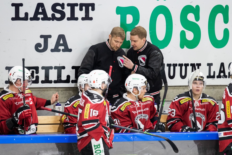 Kiekko-Poikien päävalmentaja Kari Martikainen ja apuvalmentaja Simo Karjalainen saavat joukkueeseensa jälleen tshekkiläisen pelaajan.