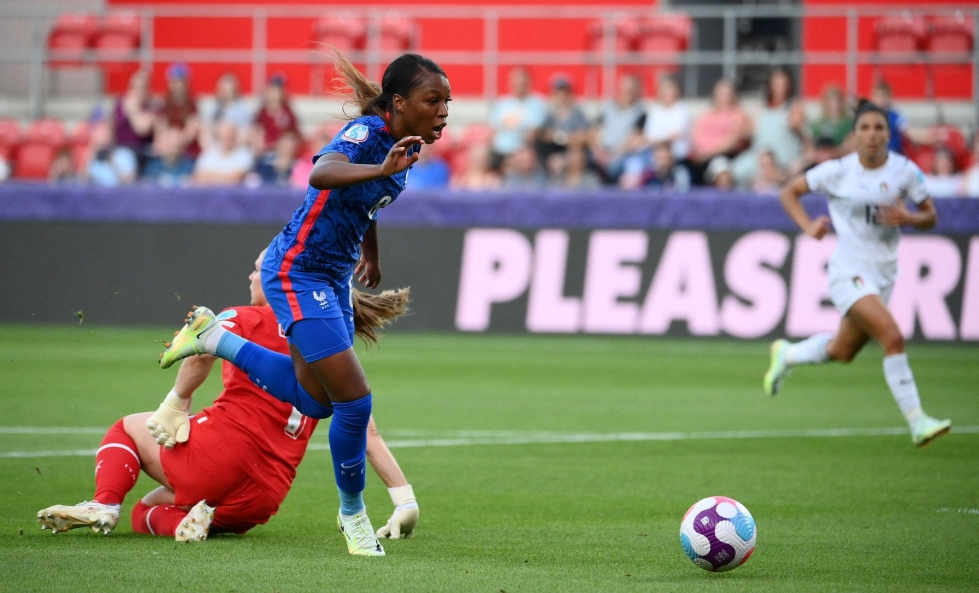 Ranskan Grace Geyoro teki hattutempun ottelun ensimmäisellä puolikkaalla, josta Ranska lähti 5–0-johdossa. LEHTIKUVA/AFP