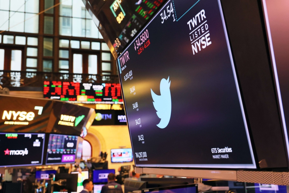 Twitterin kurssi tipahti maanantaina 11,3 prosenttia 32,65 dollariin osakkeelta. LEHTIKUVA/AFP