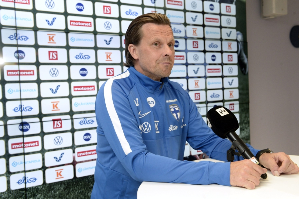 Marko Saloranta siirtyi jalkapallon naisten maajoukkueen väliaikaiseksi päävalmentajaksi Anna Signeulin tilalle. LEHTIKUVA / Mikko Stig