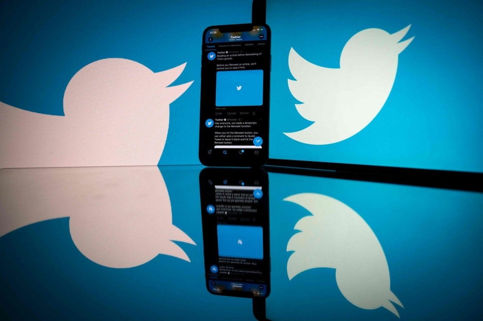 Viestipalvelu Twitterin osakkeen kurssi oli maanantaina pörssin auettua selvässä laskussa. LEHTIKUVA/AFP