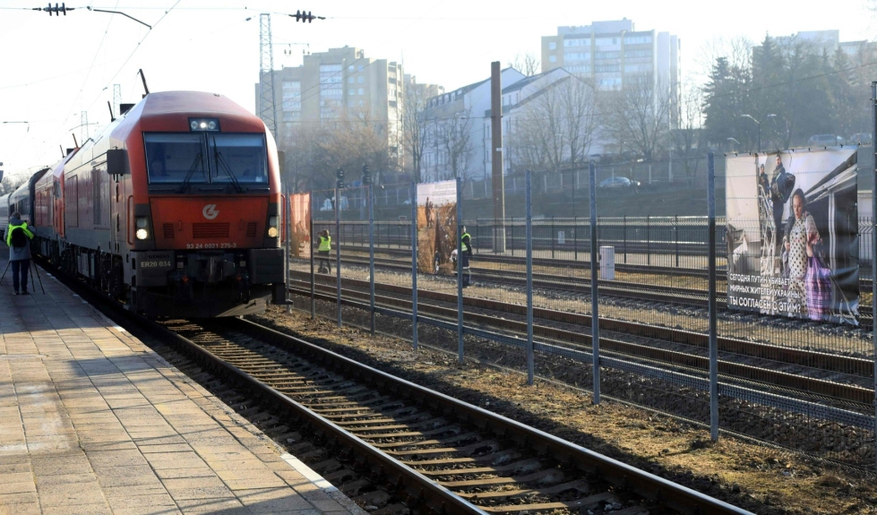 Venäjän on pelätty voivan käyttää sotilaallista voimaa päästäkseen Liettuan läpi erillisalueelle, ellei rautatiereittiä avattaisi. Moskovasta tullut juna pysähtyi maaliskuussa Vilnassa matkalla Kaliningradiin. LEHTIKUVA/AFP