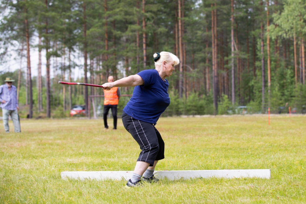 Naisten sarjan voittanutta Asta Kankaalaa kiehtovat muutkin hieman erikoisemmat urheilulajit, kuten autonrenkaanheitto ja hirren syöksy.