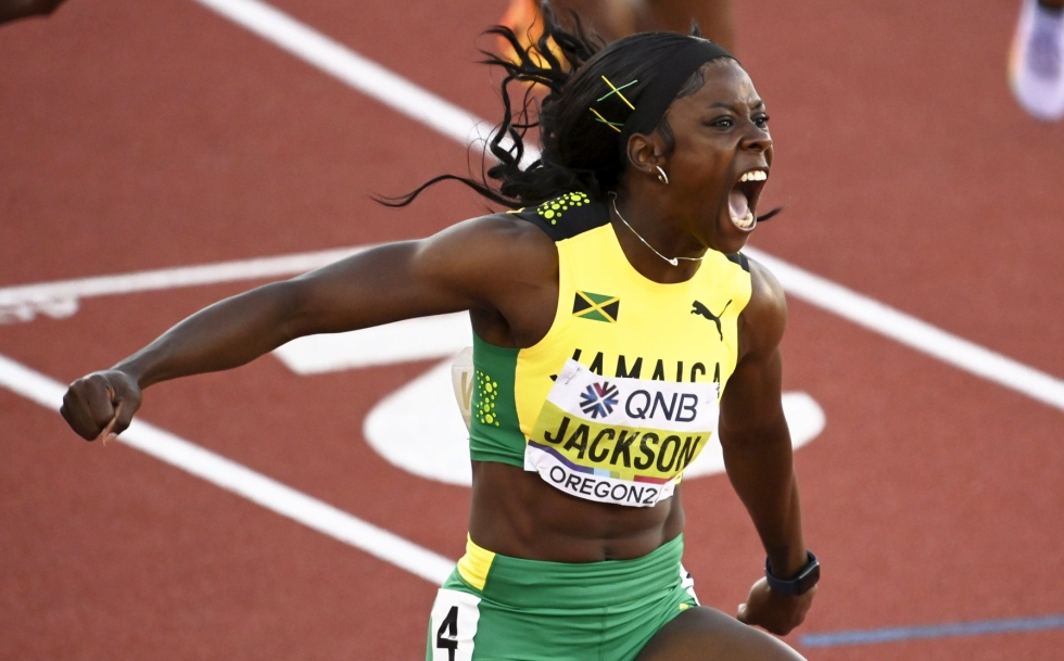 Jamaikan Shericka Jackson voitti naisten 200 metrin juoksun maailmanmestaruuden ajalla 21,45. LEHTIKUVA / Vesa Moilanen