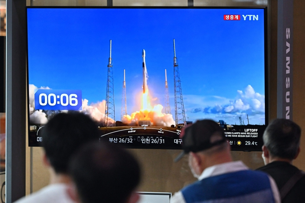 Etelä-Korean Soulissa seurattiin maan ensimmäisen kuuluotaimen laukaisua television välityksellä. LEHTIKUVA/AFP
