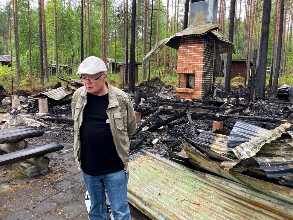 Joensuulainen Pertti Myller, 74, kertoo, ettei hänestä ole enää rakentamaan mökkiä ikänsä johdosta. Mökkeilyä olisi kuitenkin vielä virtaa harrastaa. 