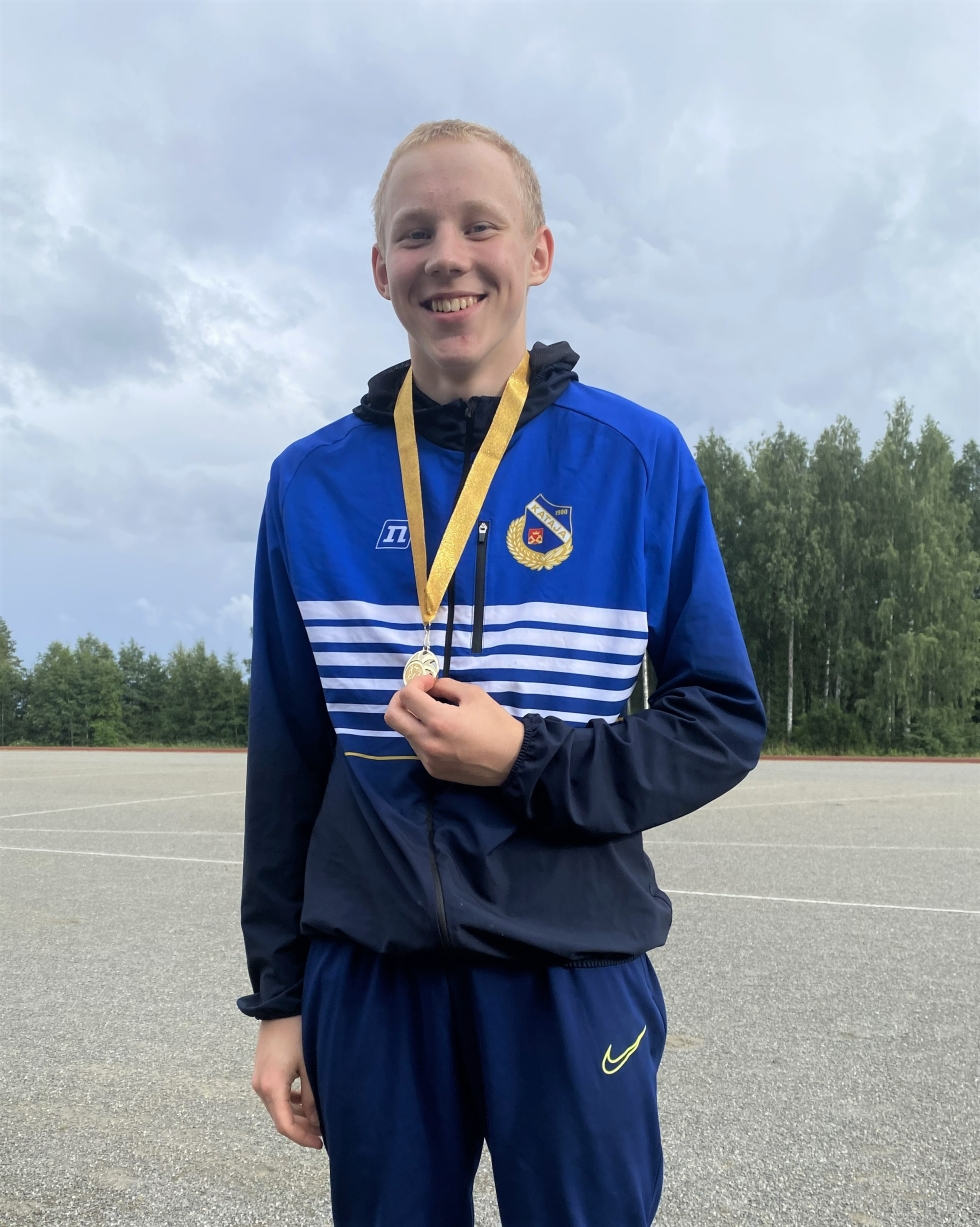 Katajan Otso Nyyssönen, 15, saavutti kaksi henkilökohtaista mestaruutta sekä yhden parikilpailun kullan.