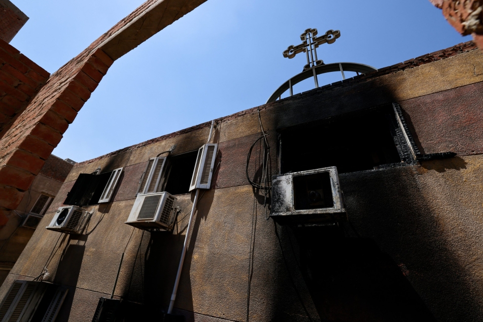 Koptilainen Abu Sifin -kirkko syttyi tuleen aamupäivän messun aikana. LEHTIKUVA / AFP
