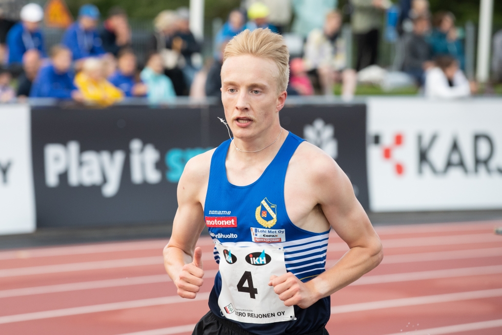 Samuel Auvinen voitti odotetusti 3000 metrin esteiden mestaruuden.