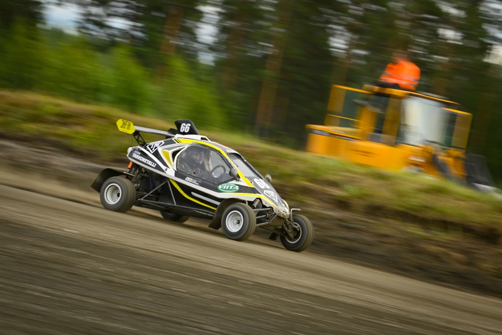 Jake Hurskainen vei päätösosakilpailun hetkittäisistä vaikeuksista huolimatta Xtrem-mestaruuden. Arkistokuva heinäkuulta Ylämyllyn SM-kisoista.
