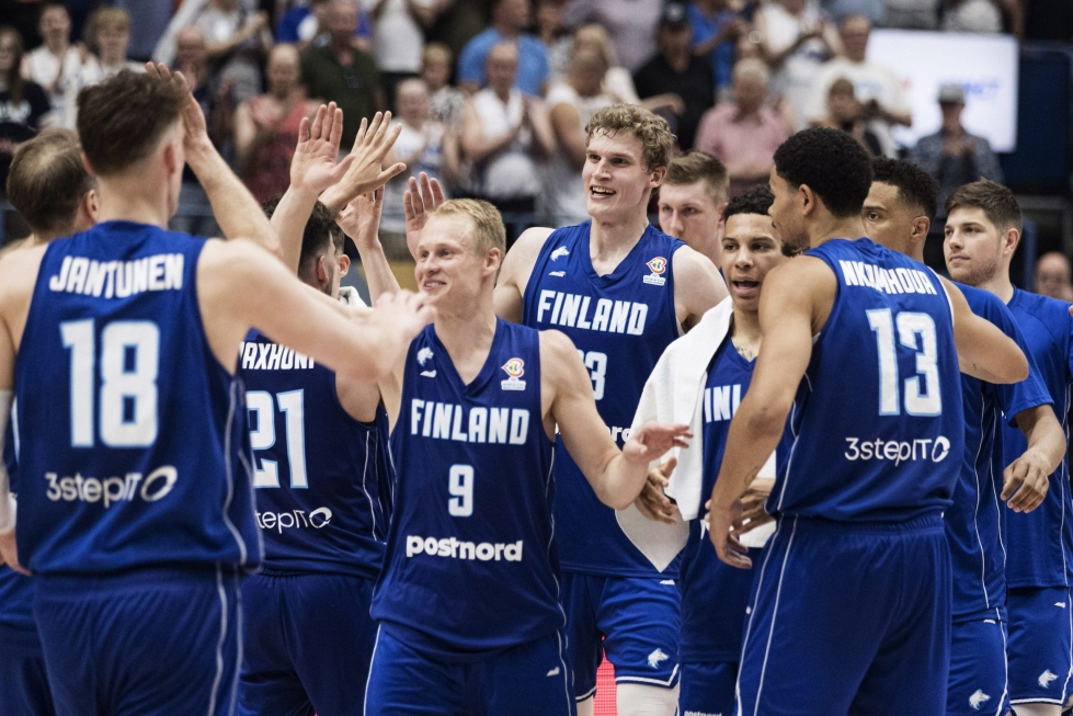 Suomen EM-ryhmässä on kolme kokenutta konkaria, NBA-vahvistus sekä kahdeksan aikuisten arvokisaensikertalaista.  LEHTIKUVA / RONI REKOMAA 