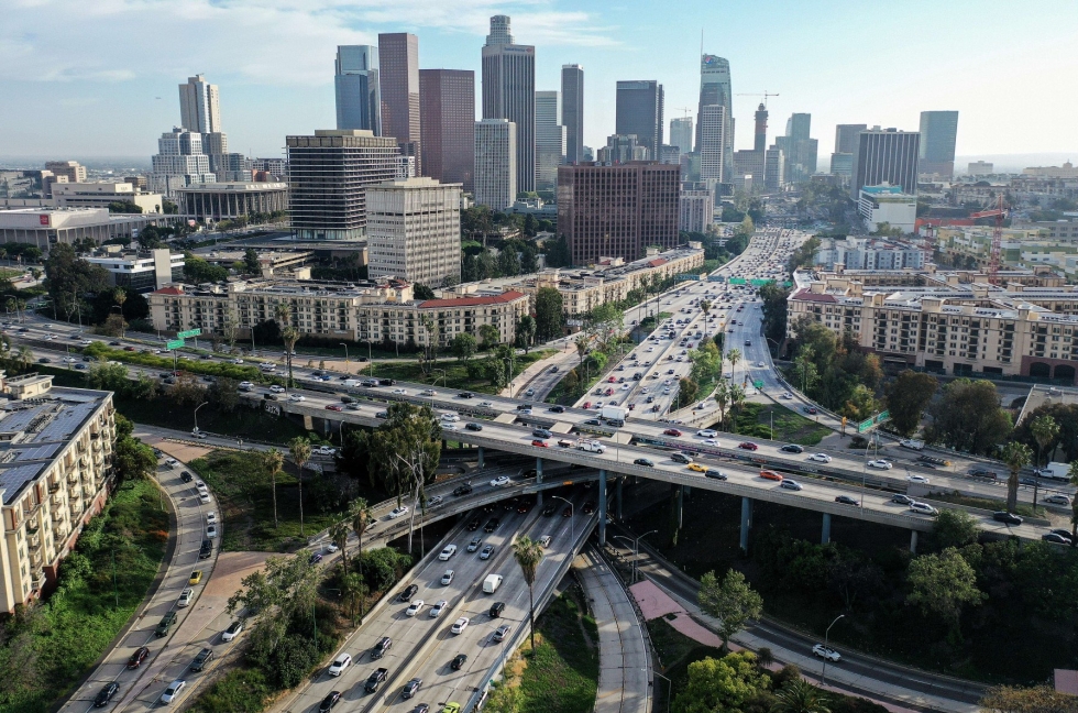 Ennusteen mukaan lämpötila voi nousta 44 asteeseen Los Angelesin esikaupunkialueilla. Kuva Los Angelesista. LEHTIKUVA/AFP