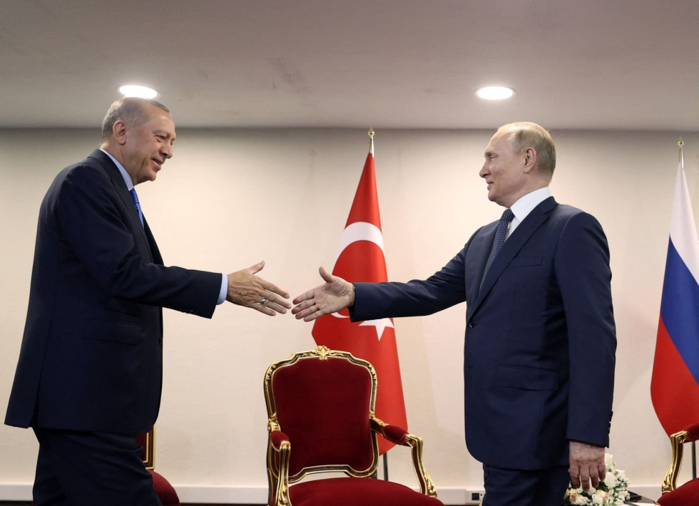 Venäjän presidentin Vladimir Putinin (oik.) ja Turkin presidentin Recep Tayyip Erdoganin (vas.) on määrä tavata tänään Venäjän Sotshissa. Kuva presidenttien heinäkuisesta tapaamisesta Iranin pääkaupungista Teheranista. LEHTIKUVA/AFP/TURKISH PRESIDENCY