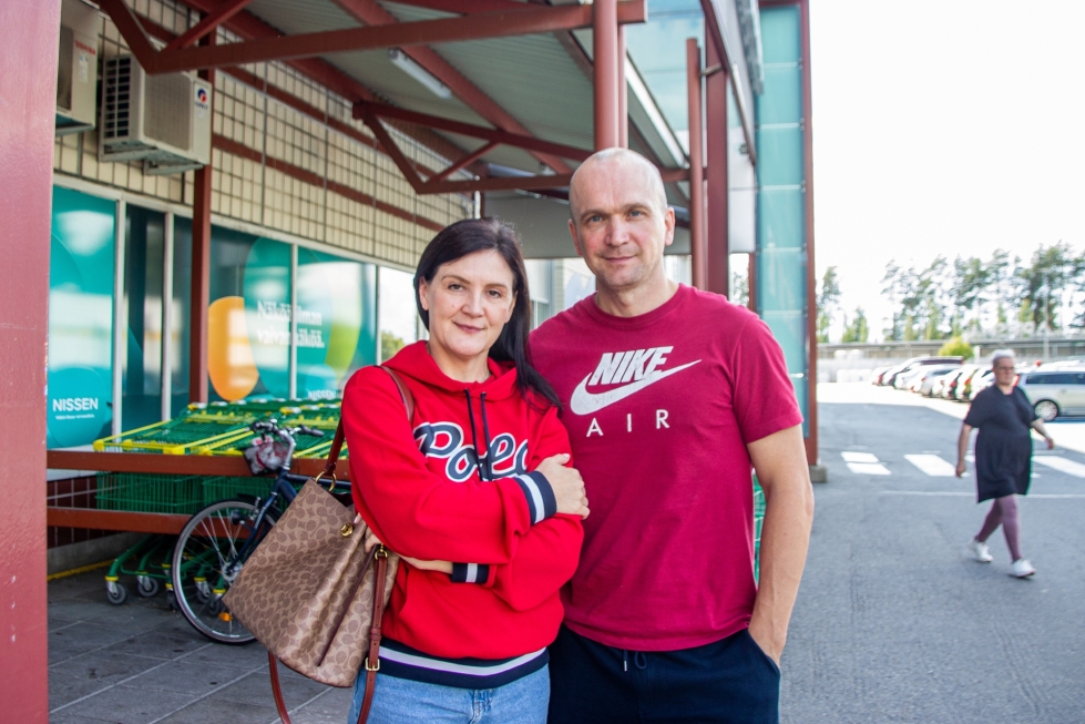 Elena Isakova ja Juri Isakov olivat Prismassa muun muassa vaateostoksilla. He olivat Suomessa kolme päivää.