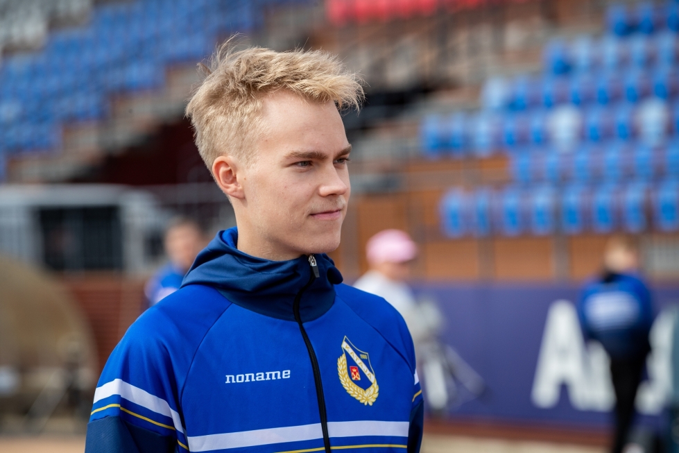 Joensuulaisjuoksija Mika Kotiranta, 23, pääsee edustamaan ensimmäistä kertaa urallaan Suomea aikuisten arvokisoissa.