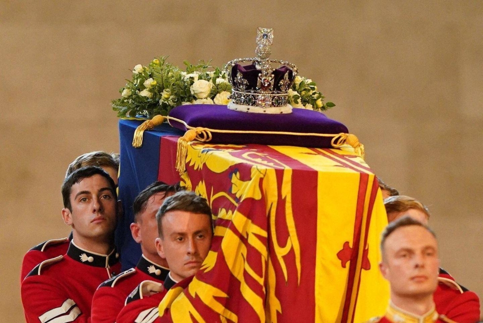 Kuningatar Elisabet haudataan tänään Lontoossa.