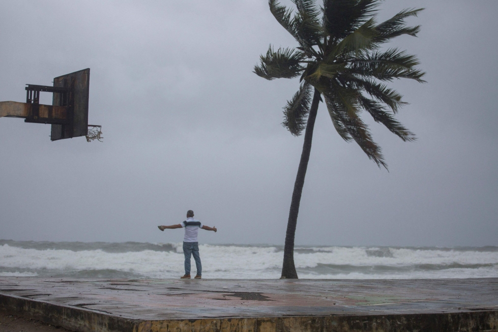 Hurrikaani Fiona rantautui Dominikaaniseen tasavaltaan maanantaina. Sateet ja tulvat jatkuvat myös Puerto Ricossa. LEHTIKUVA/AFP